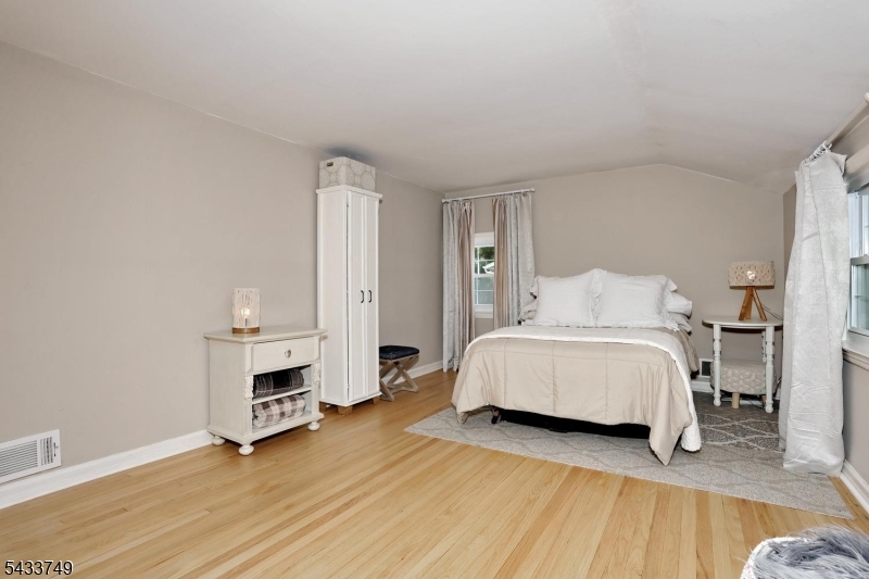 153 Bergen Ave