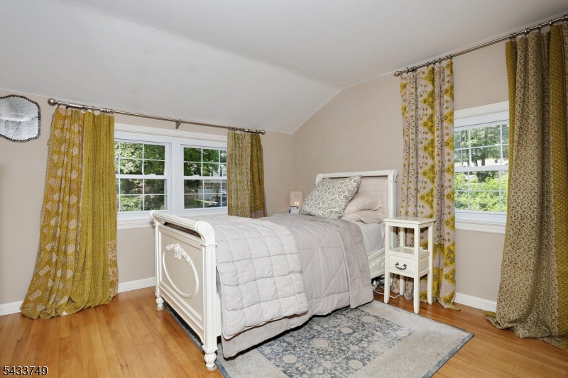 153 Bergen Ave