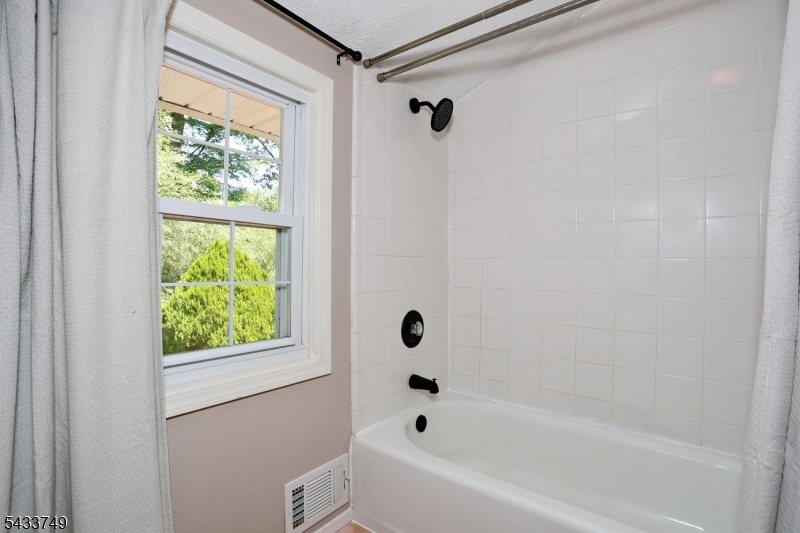 153 Bergen Ave