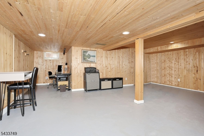 153 Bergen Ave
