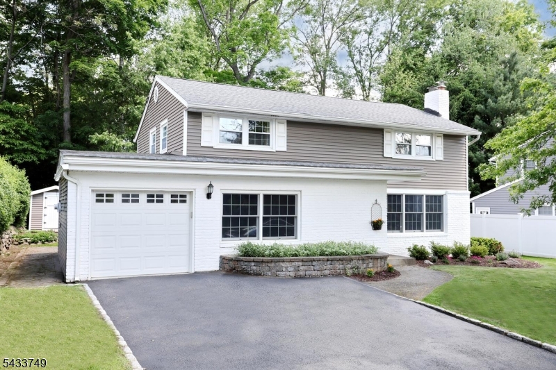 153 Bergen Ave