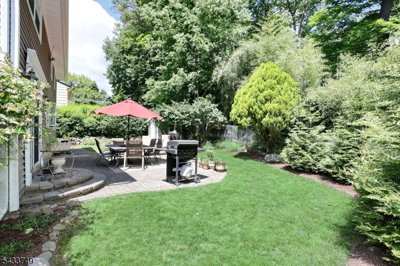 153 Bergen Ave