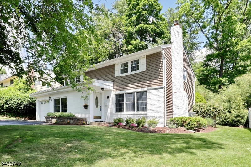 153 Bergen Ave