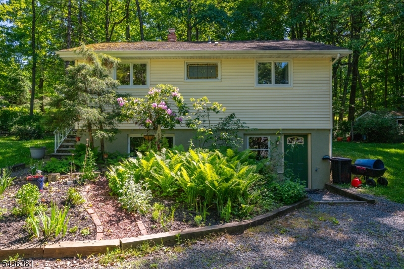 35 Windy Bush Ln
