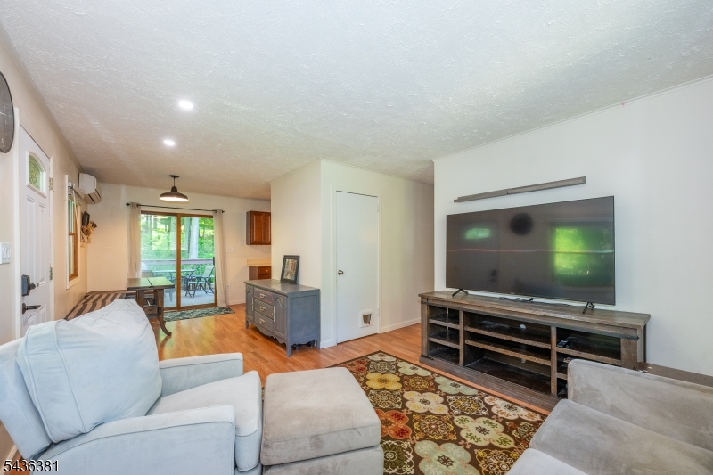 35 Windy Bush Ln
