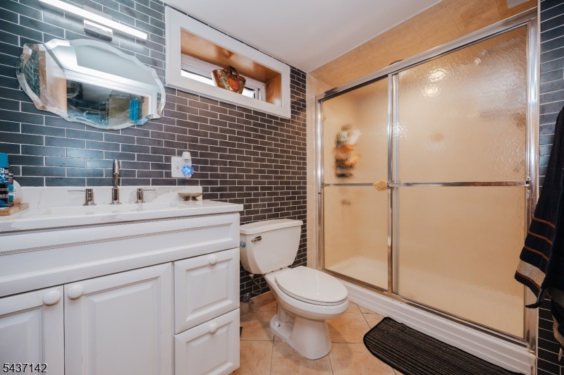 64 Orchard Dr