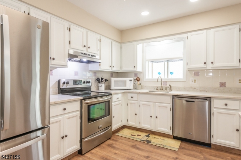 6 Southfield Dr