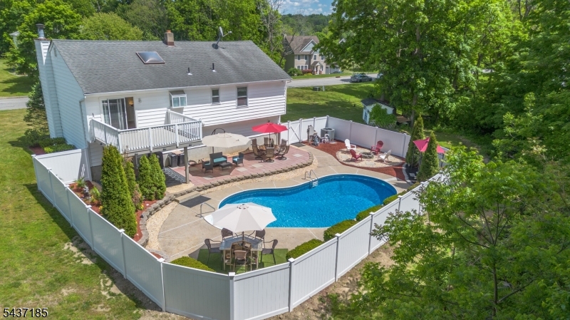 6 Southfield Dr