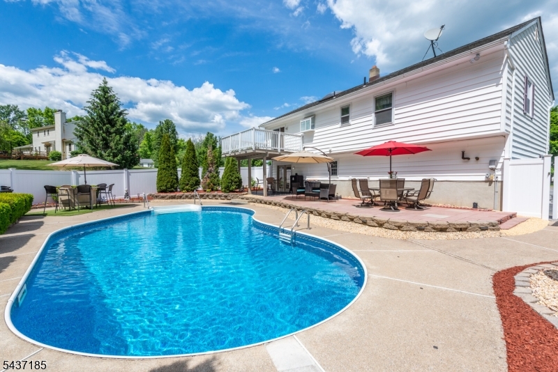 6 Southfield Dr