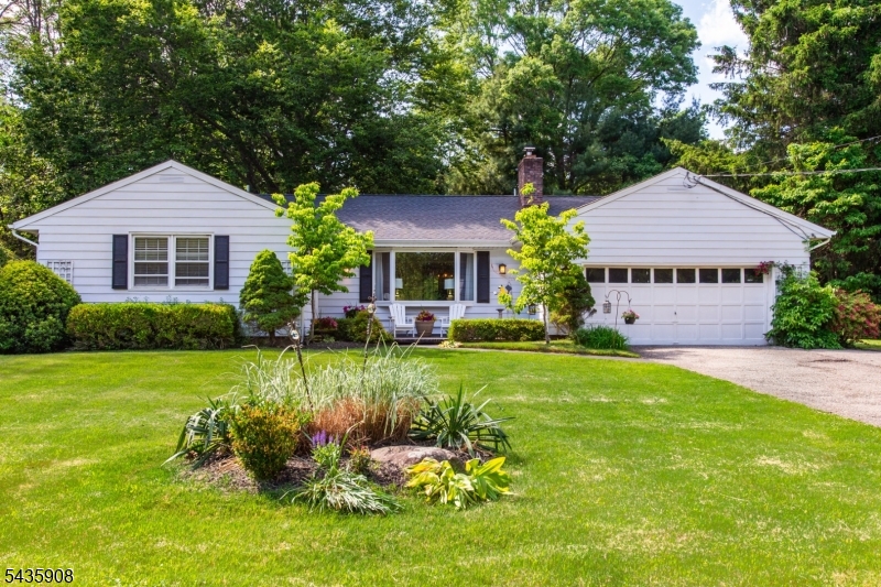 5 Pepperidge Rd