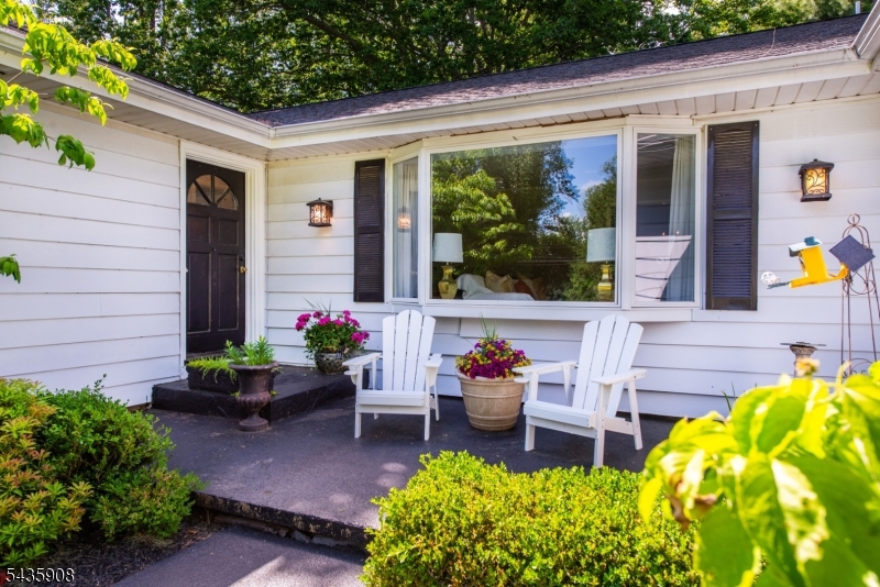 5 Pepperidge Rd