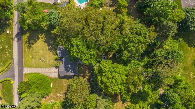 5 Pepperidge Rd