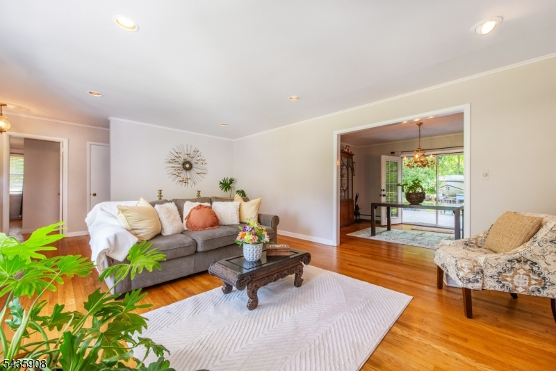 5 Pepperidge Rd