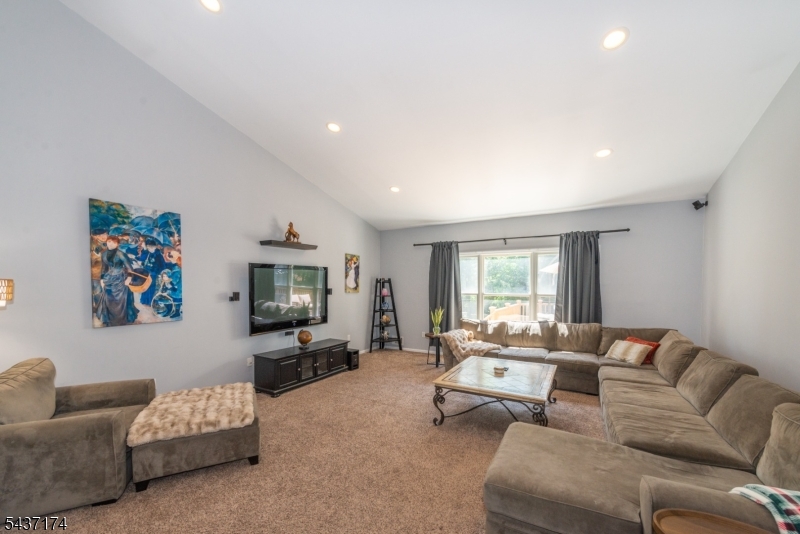 18 Tamari Ct