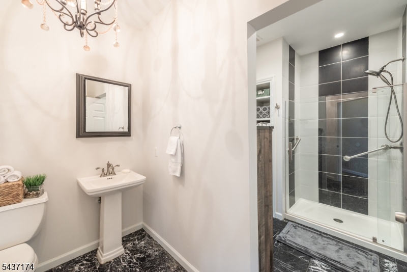 18 Tamari Ct