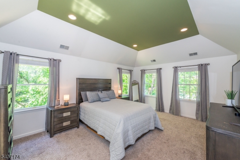 18 Tamari Ct