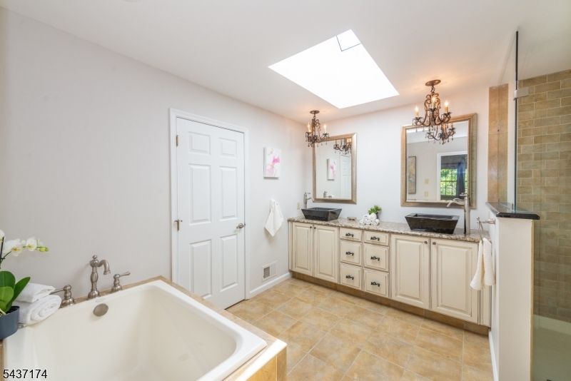 18 Tamari Ct