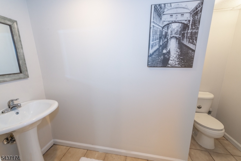 18 Tamari Ct