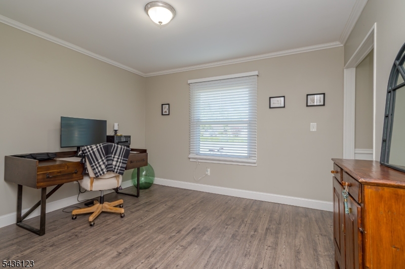 60 Midvale Ln