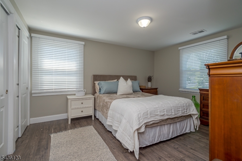 60 Midvale Ln