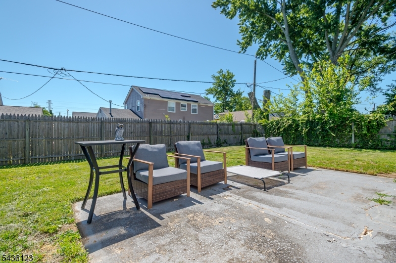 60 Midvale Ln