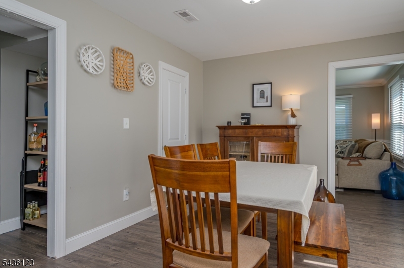 60 Midvale Ln
