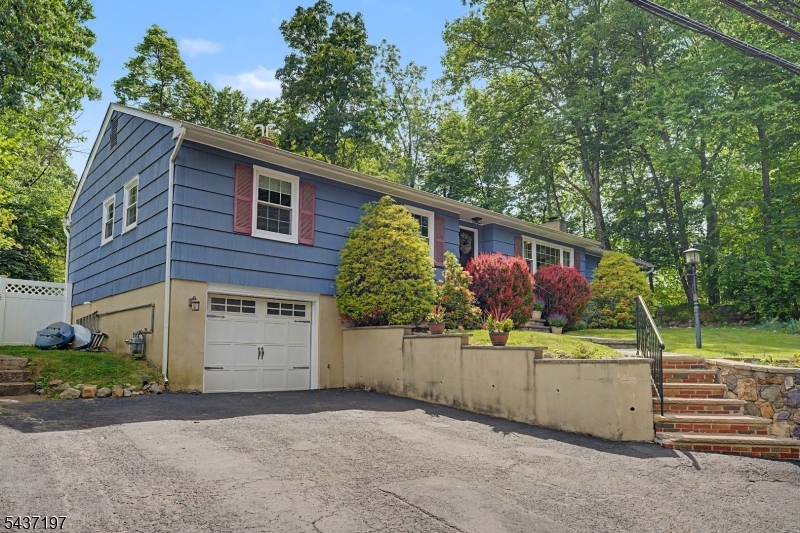 8 Seneca Ave