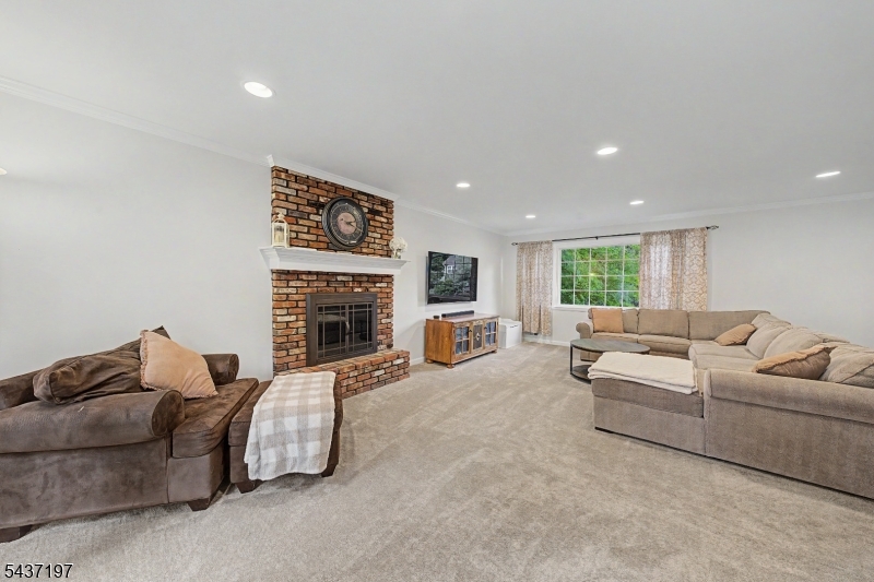 8 Seneca Ave