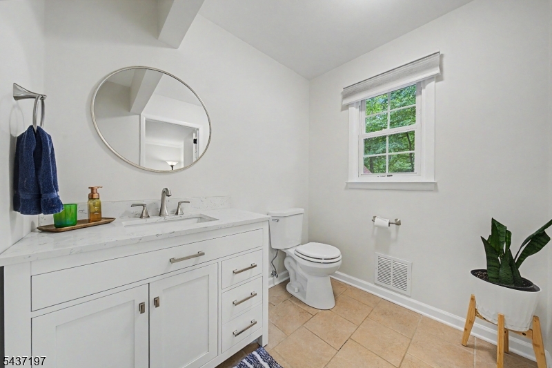 8 Seneca Ave