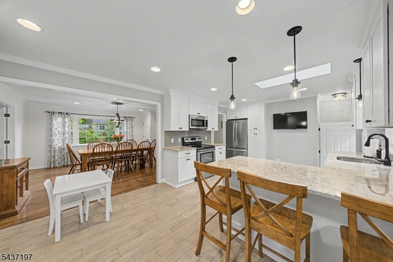8 Seneca Ave