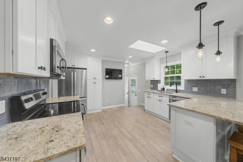 8 Seneca Ave