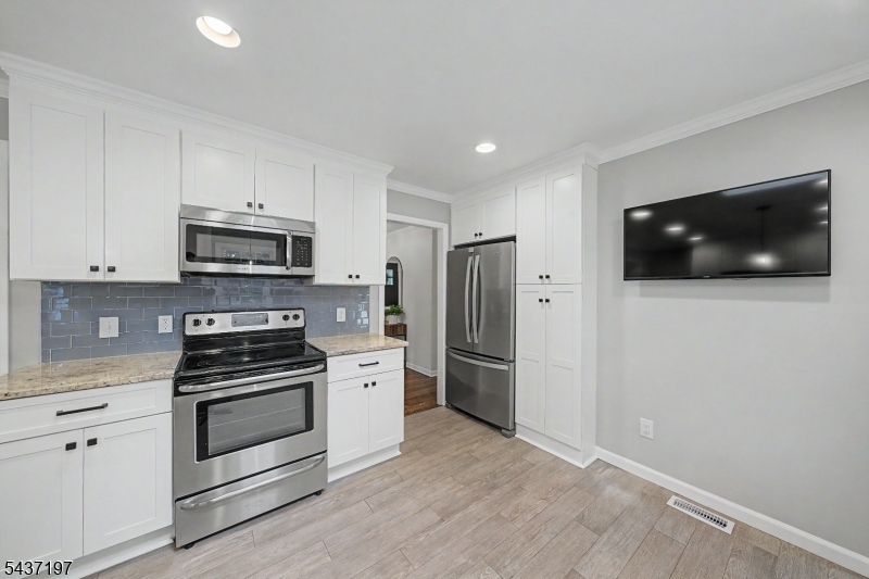 8 Seneca Ave