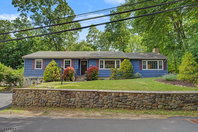 8 Seneca Ave