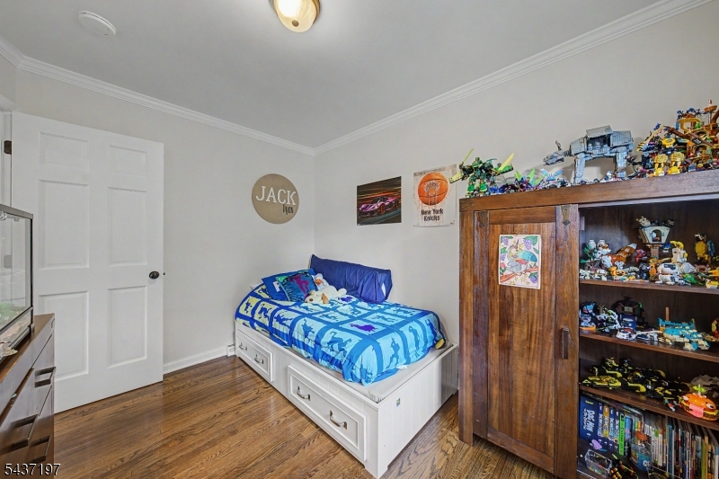 8 Seneca Ave