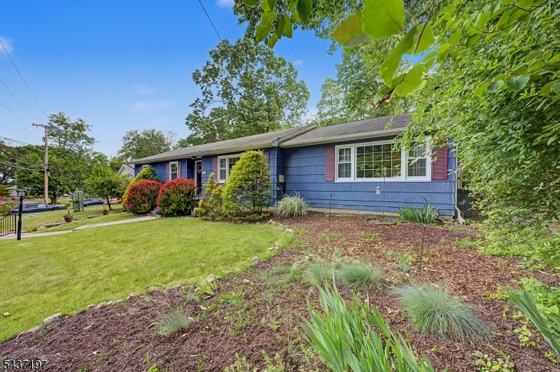 8 Seneca Ave