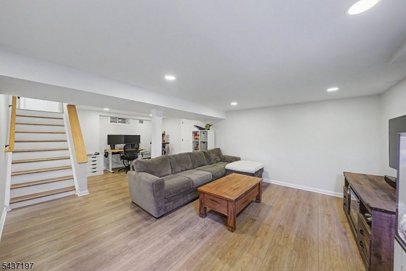 8 Seneca Ave