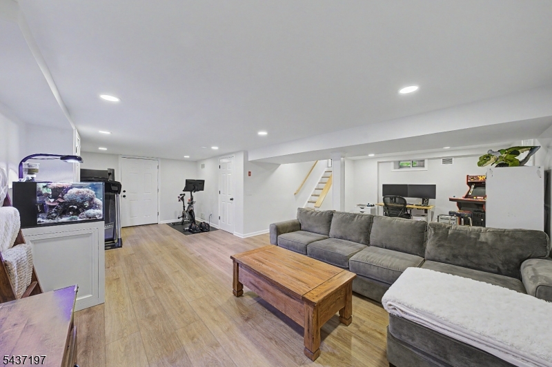 8 Seneca Ave