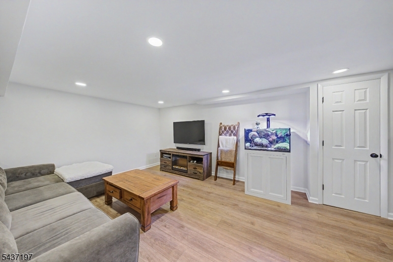 8 Seneca Ave