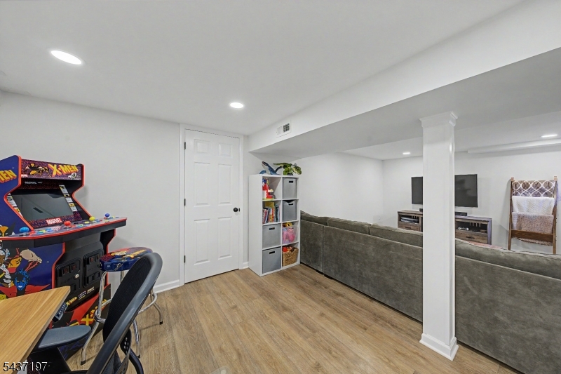 8 Seneca Ave