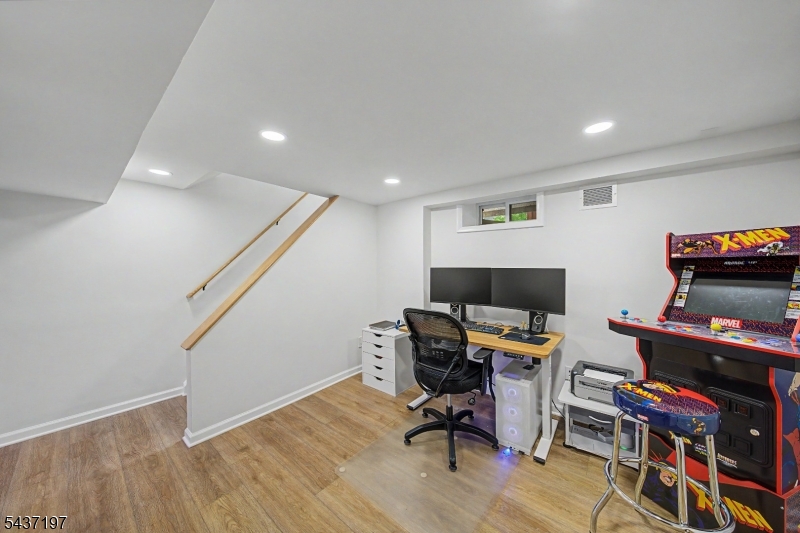 8 Seneca Ave
