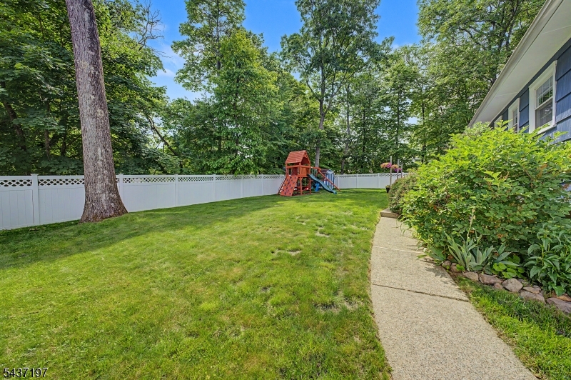8 Seneca Ave