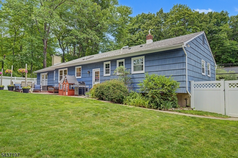 8 Seneca Ave