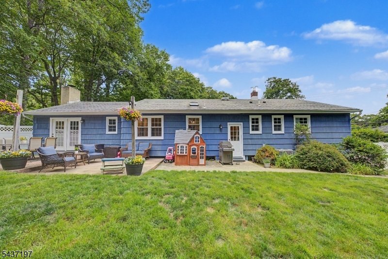 8 Seneca Ave