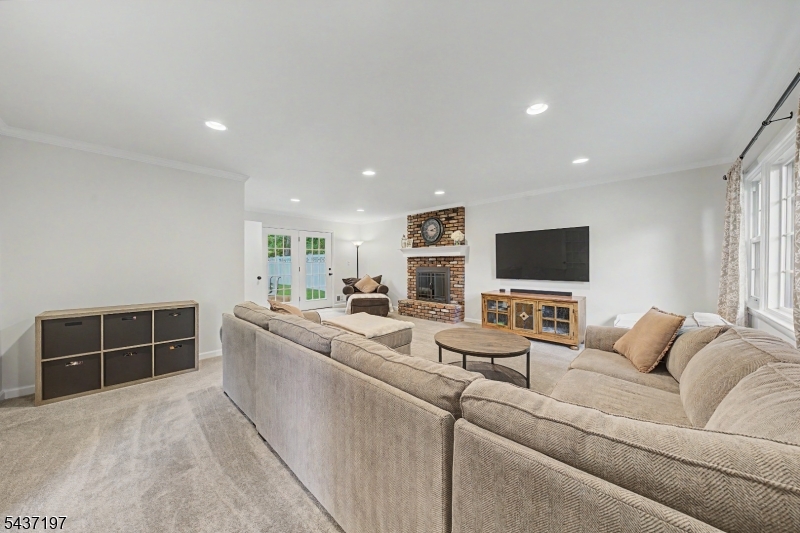 8 Seneca Ave