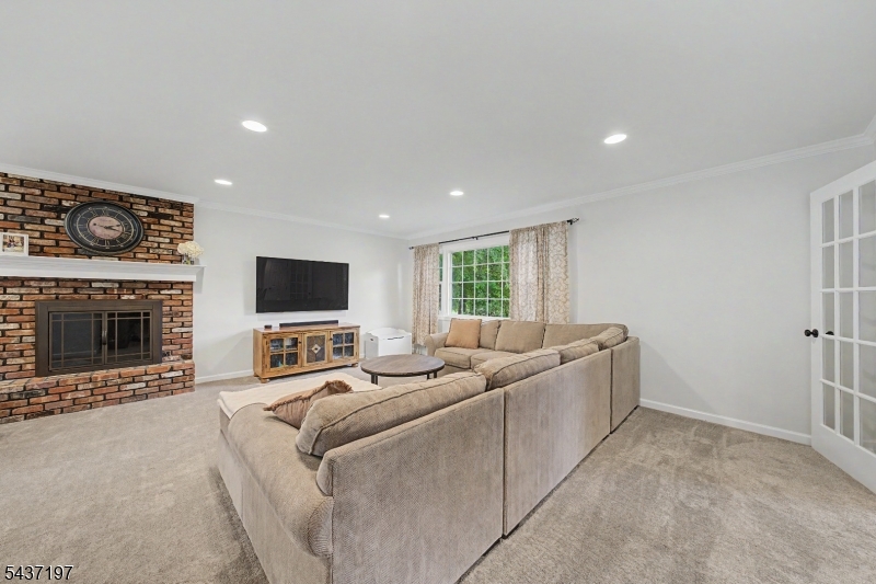 8 Seneca Ave
