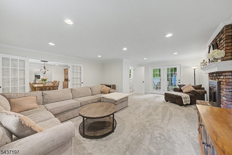 8 Seneca Ave