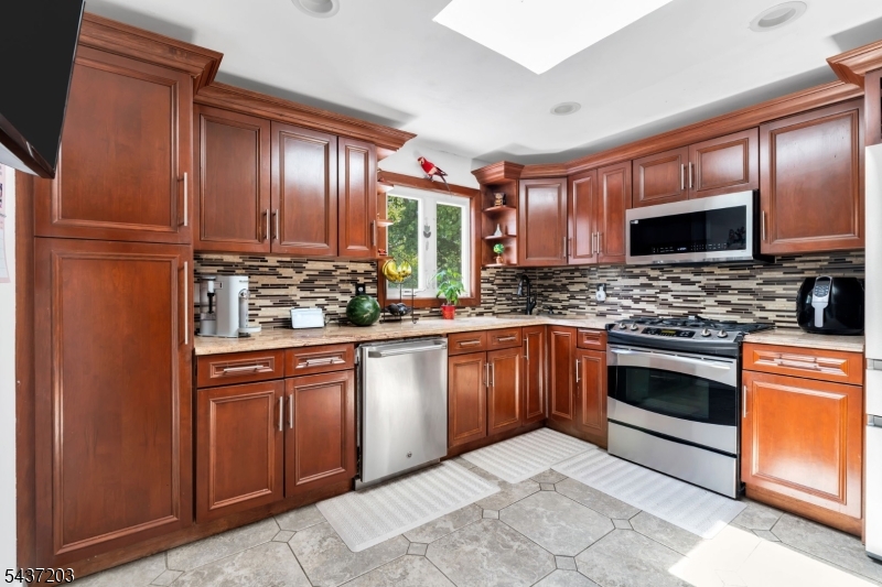 153 Mt Vernon St