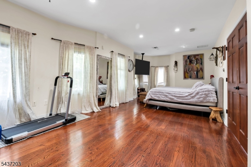 153 Mt Vernon St