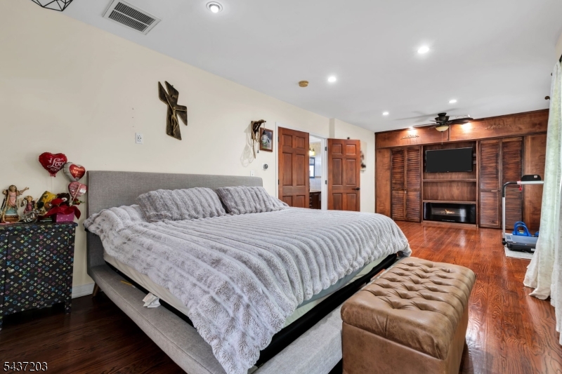 153 Mt Vernon St