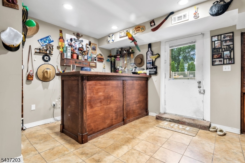 153 Mt Vernon St